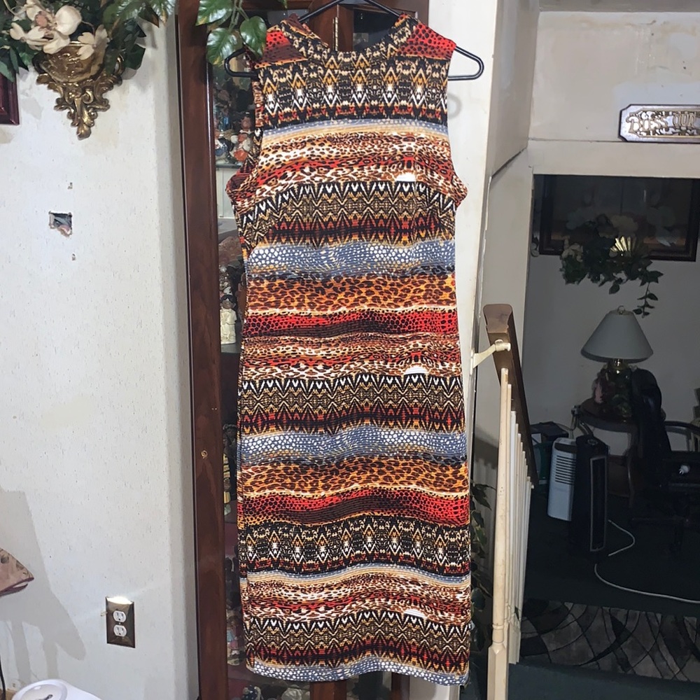 Sz 12 dress by Gabby Skye form fitting